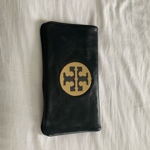 Tory Burch logo clutch
